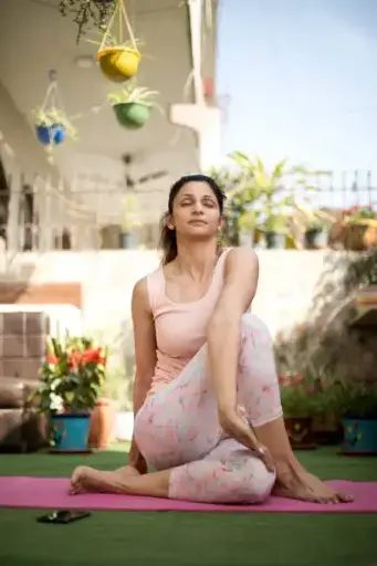 Basic Yoga + Nutrition Wellness 50 Hours – 25 days